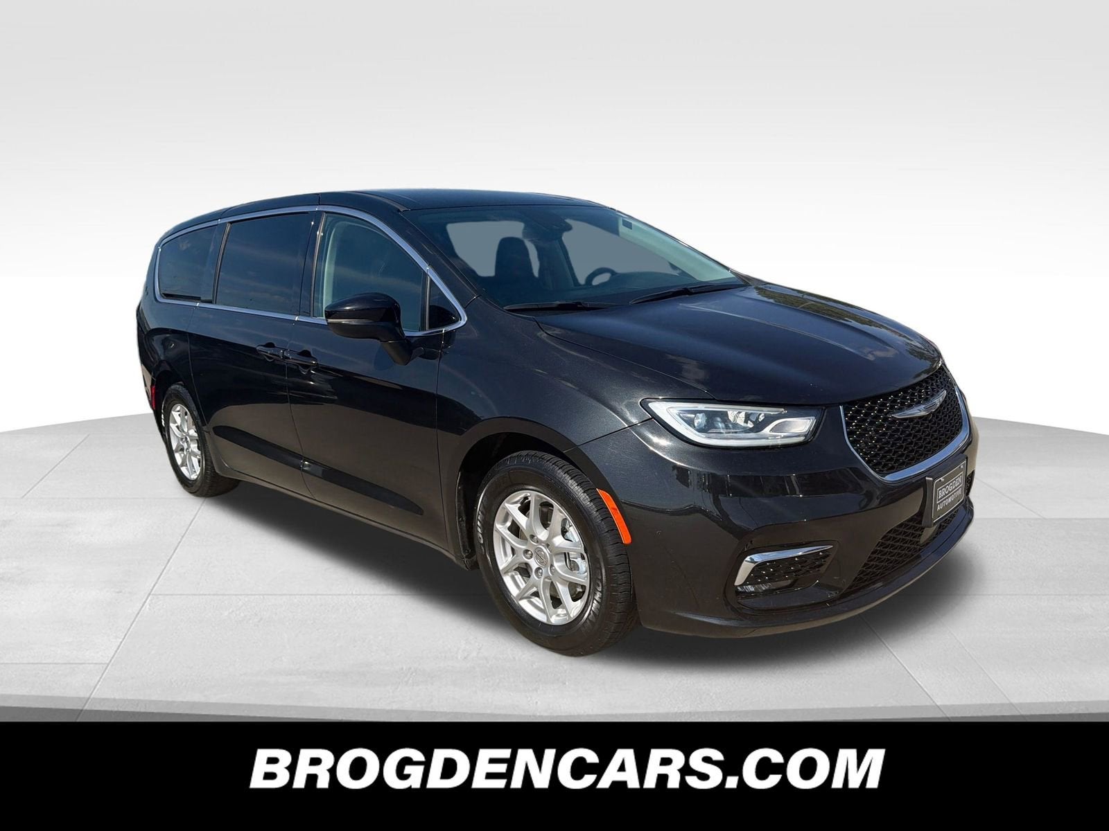 2023 Chrysler Pacifica Touring L in Black — front three-quarter view