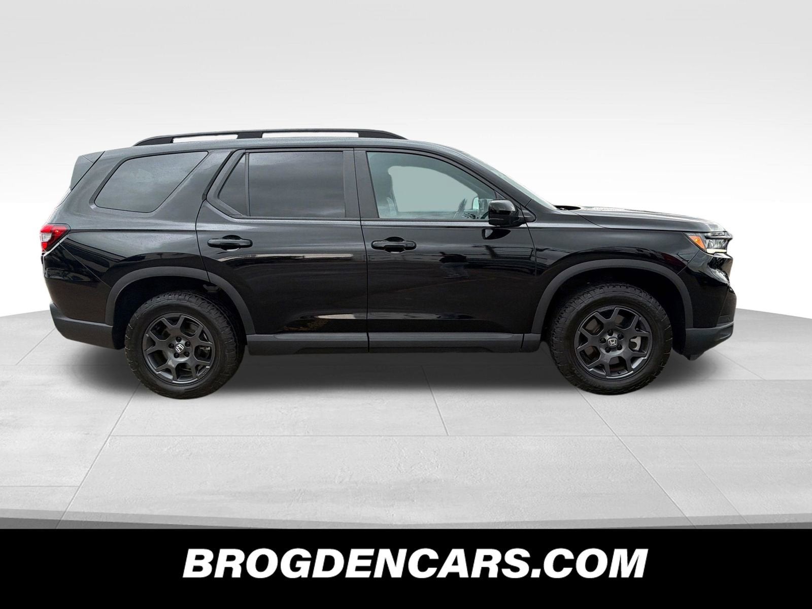 2025 Honda Pilot — side profile view